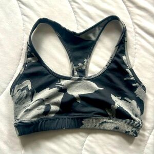 Vuori sports bra (small)